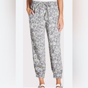 Cloth & Stone 100% Tencel Joggers Grey Leopard Camo Print Pants